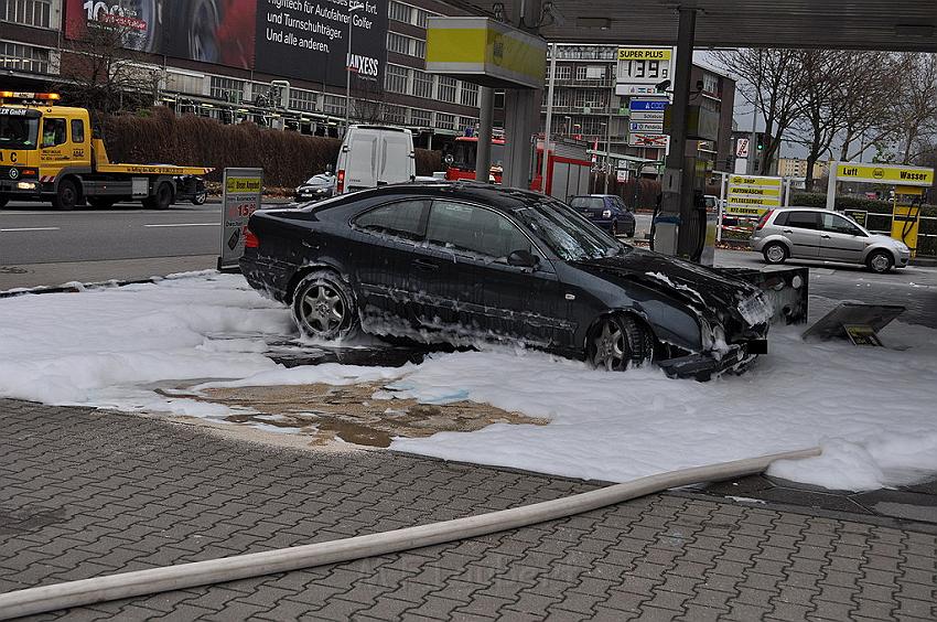 Tanksaeule umgefahren in Leverkusen P33.JPG